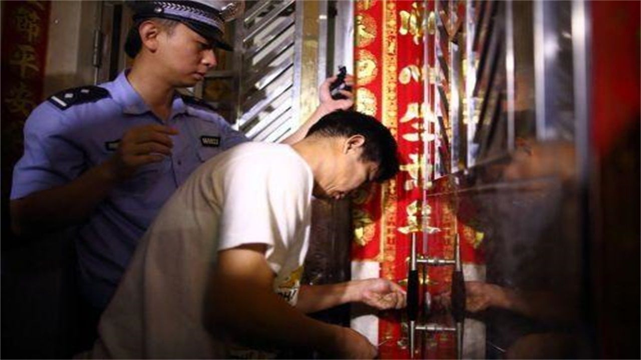 普定请开锁师傅开了锁后，师傅为什么一般都不进门，就算主人请也不进去？
